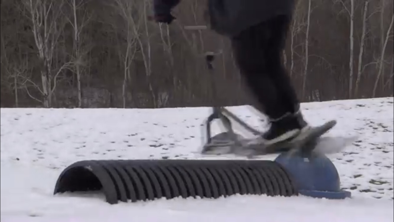 雪が無いなら無いなりに。スノースクート動画でイメトレ！セバスチャン