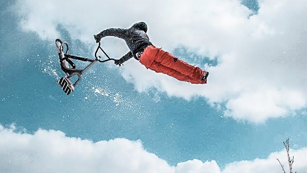 Tailwhip」スノースクートライダーの憧れトリックNo.1！？ダイナミック